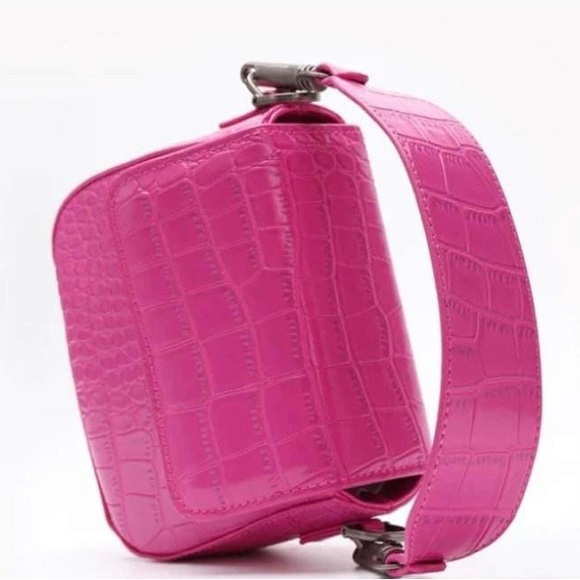 NWT Forever 21 PINK Faux Croc Leather Crossbody Bag AND 6.5” x 6”Removable Strap - Picture 1 of 9